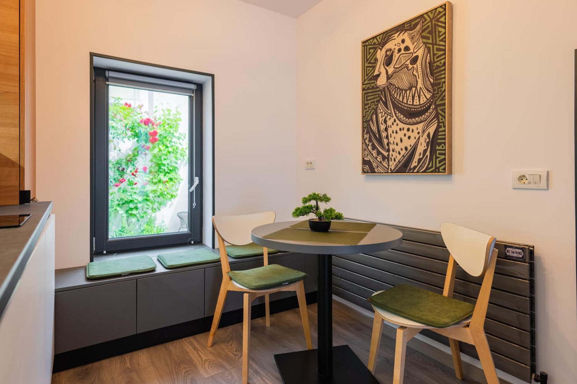 Fun House - Comfortable Stay With Garden And Near Parking Brassó Kültér fotó