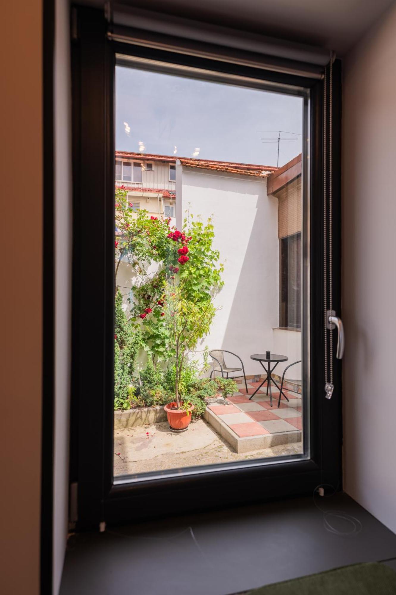 Fun House - Comfortable Stay With Garden And Near Parking Brassó Kültér fotó
