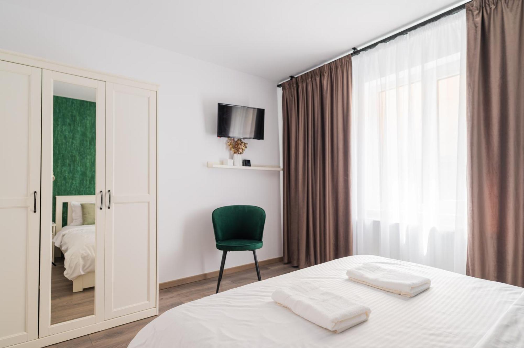 Fun House - Comfortable Stay With Garden And Near Parking Brassó Kültér fotó