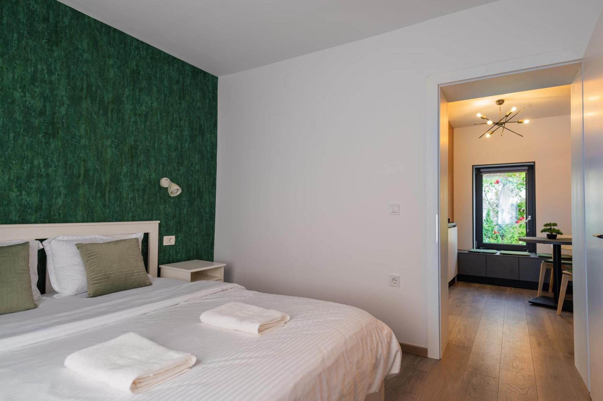 Fun House - Comfortable Stay With Garden And Near Parking Brassó Kültér fotó