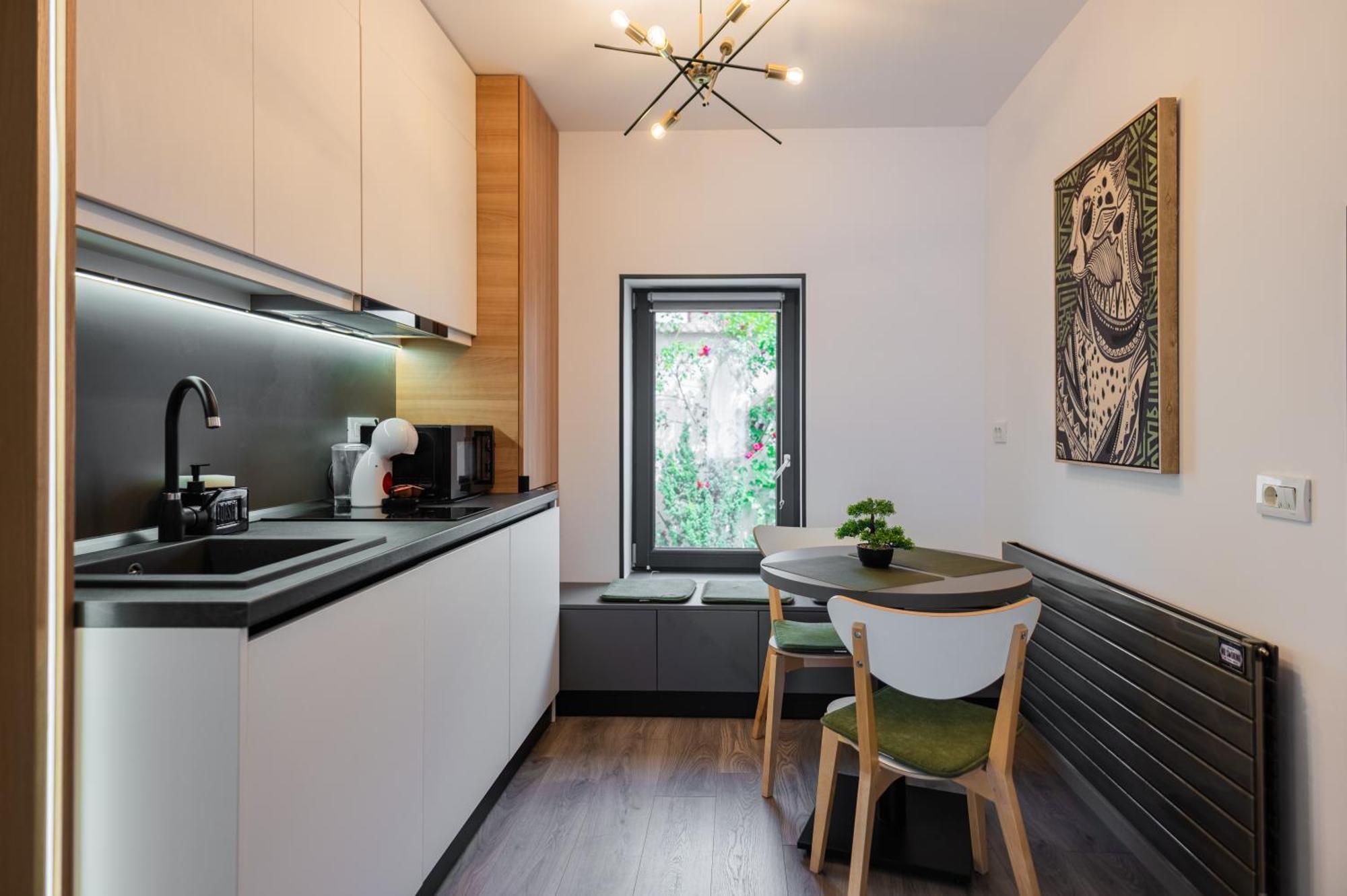 Fun House - Comfortable Stay With Garden And Near Parking Brassó Kültér fotó